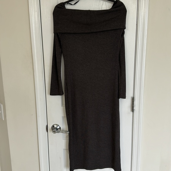 She + Sky Off The Shoulder 3/4 Length Sleeve Midi Dress - Picture 6 of 6